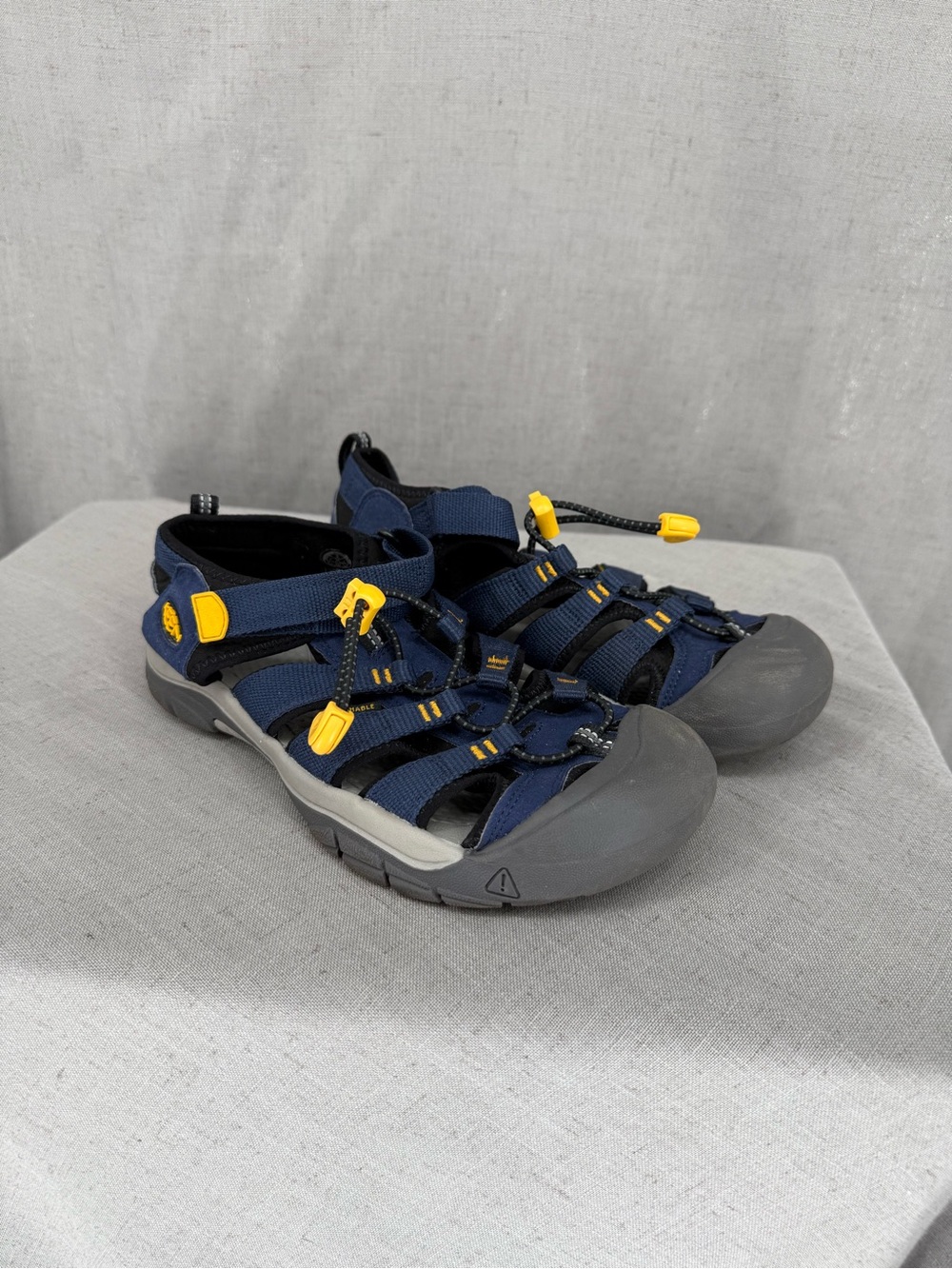 Keen Newport H2 Women’s sandals sz 5 - Navy/Medium Grey